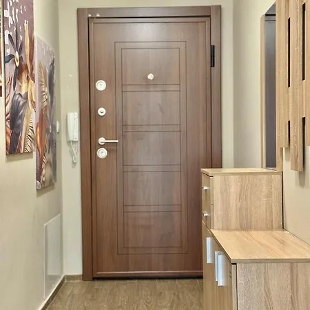 Modern & Cozy For 4 Guests In Sofia, Lozenets София